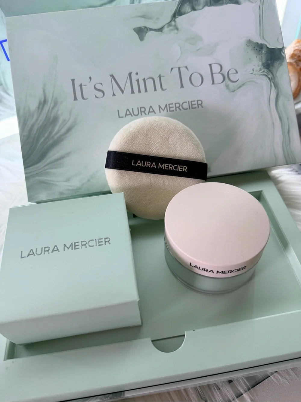 laura mercier Translucent Setting Powder & Puff - Mint Packaging